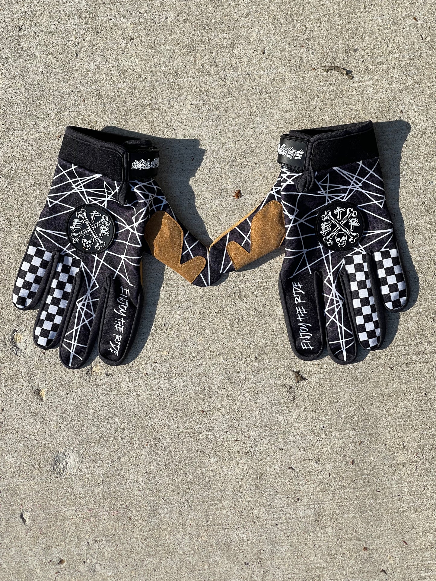 Crossbones Gloves