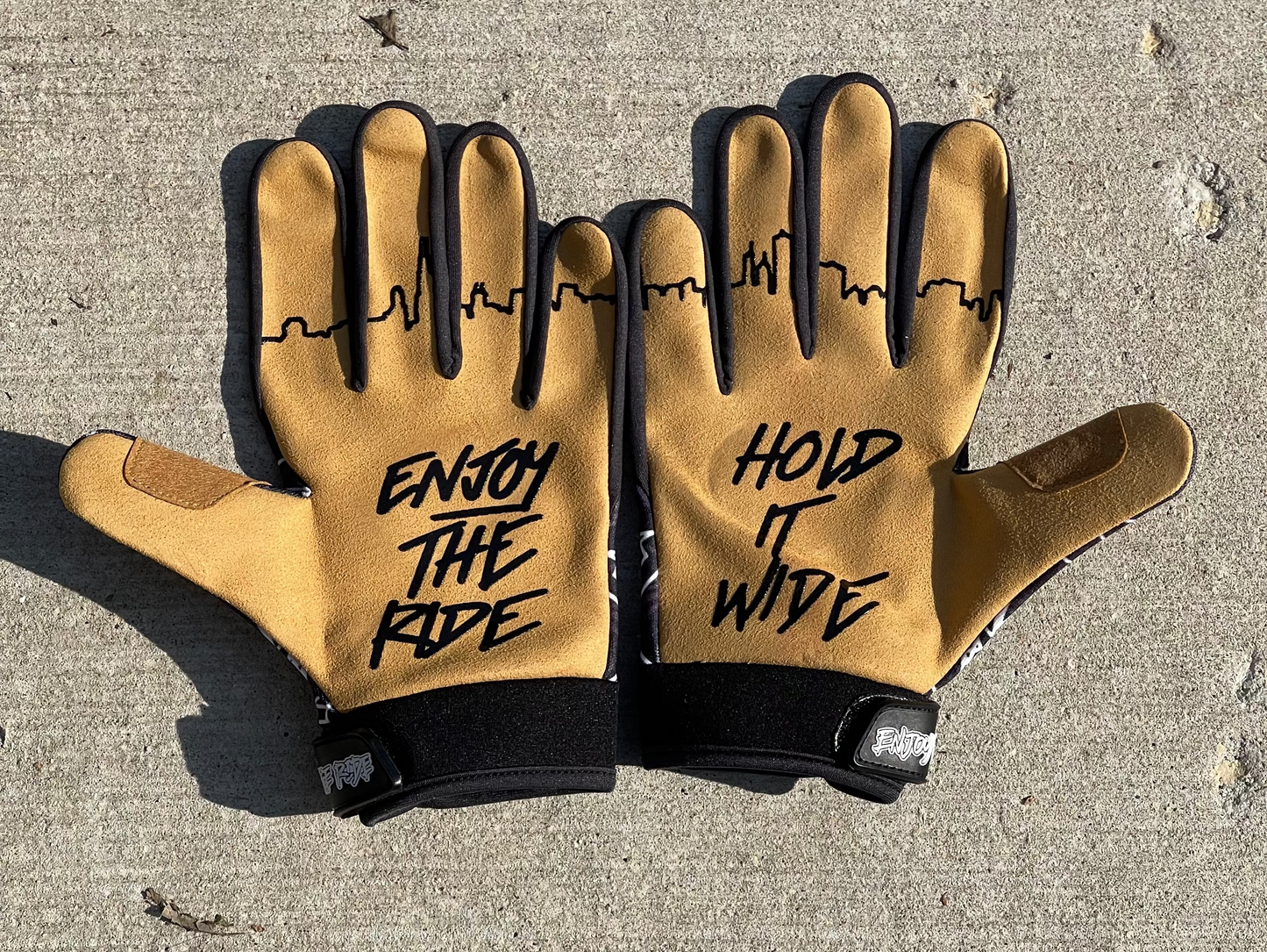 Crossbones Gloves