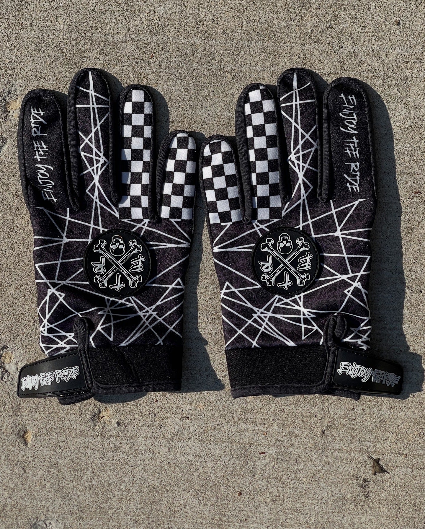 Crossbones Gloves